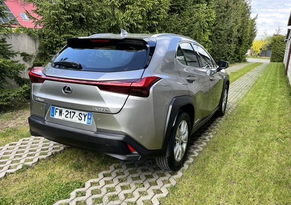 Lexus UX cena 98890 przebieg: 103900, rok produkcji 2021 z Białystok małe 232